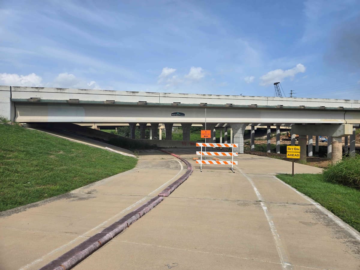 Brays Bayou, heading East